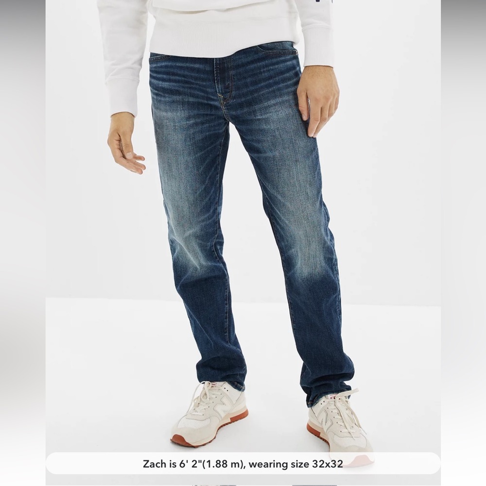 A classic straight leg fit, designed with extra room in the thigh. Jeans men